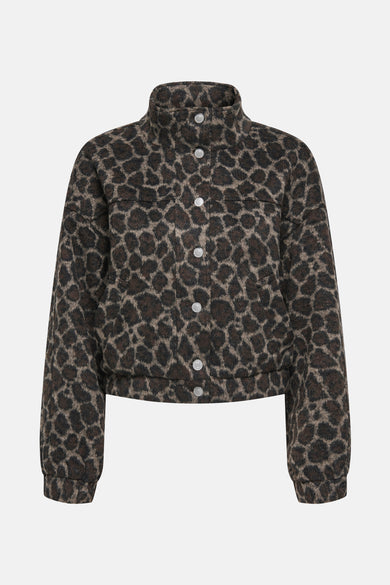 Veste courte multicolore de ONLY, avec motif léopard et boutons argentés.
