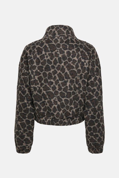 Veste courte multicolore de ONLY, avec motif animalier et texture duveteuse.