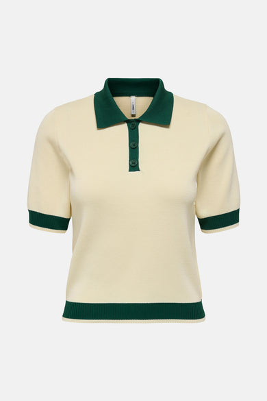 Polo beige à manches courtes de ONLY, avec col et finitions vert foncé.
