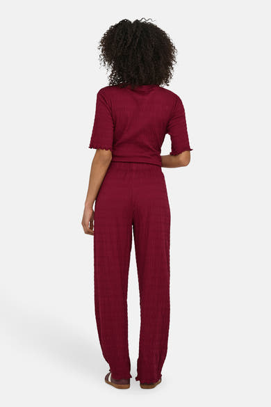 Bordeaux geplooide broek van ONLY, met een wafeltextuur en een losse pasvorm.