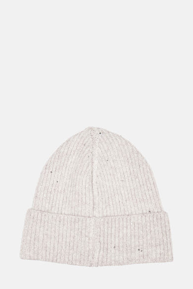 Bonnet écru de ONLY, en maille côtelée avec subtils détails scintillants répartis sur l'ensemble.