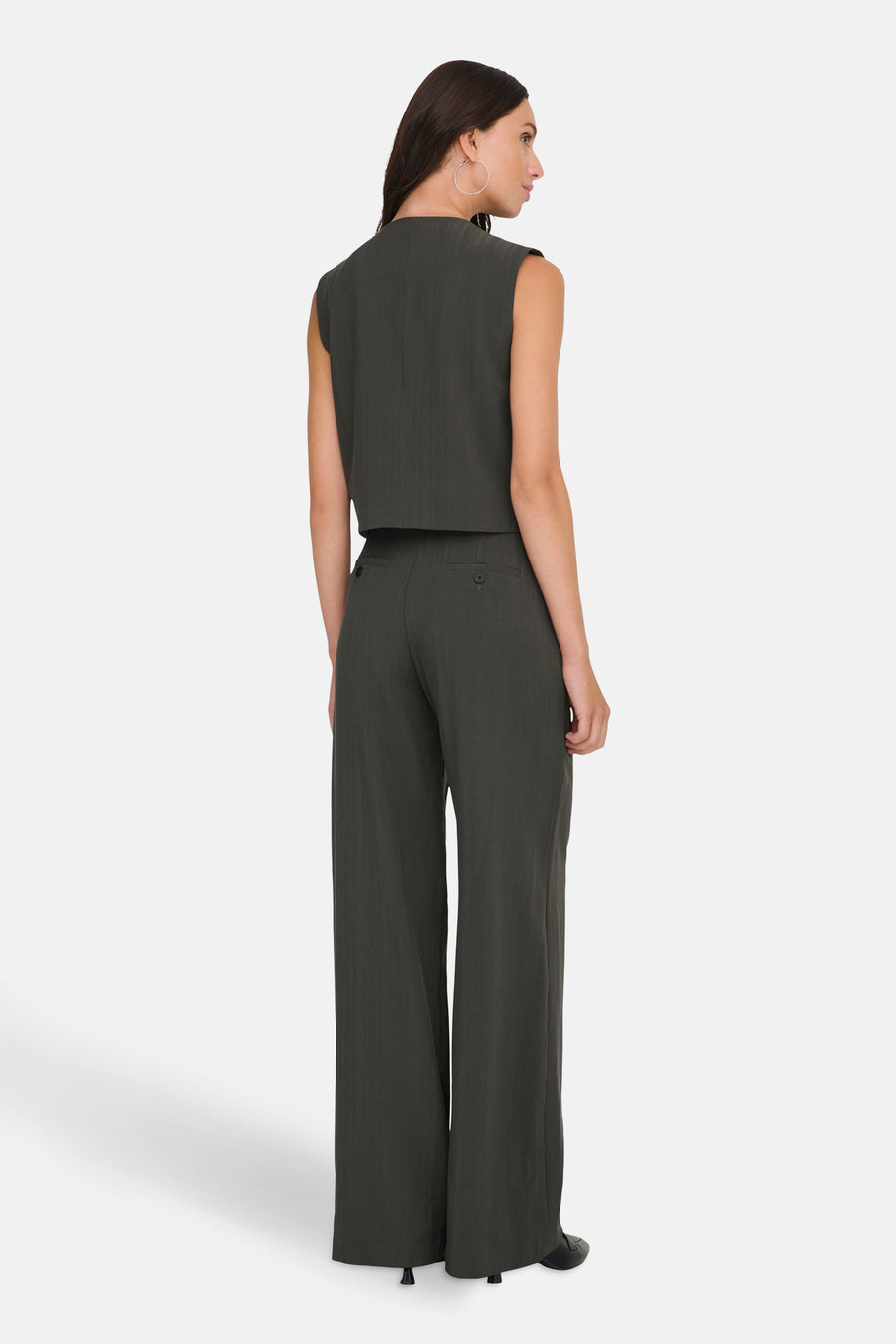 Pantalon de costume brun de ONLY, coupe large avec poches arrière boutonnées.