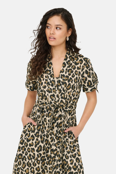 Korte jurk met korte mouwen en luipaardprint van JDY, met strikceintuur.
