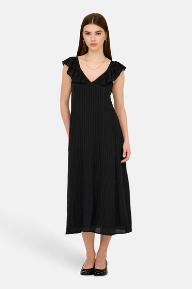 Robe noire de JDY avec volant au col et texture côtelée.