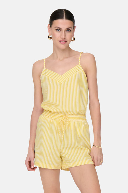 Gele mouwloze blouse van JDY, met verticale strepen en een bijpassende riem.
