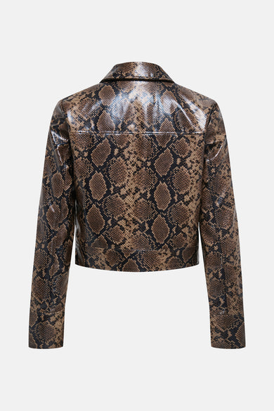 Veste courte marron en motif peau de serpent par ONLY, vue de dos.
