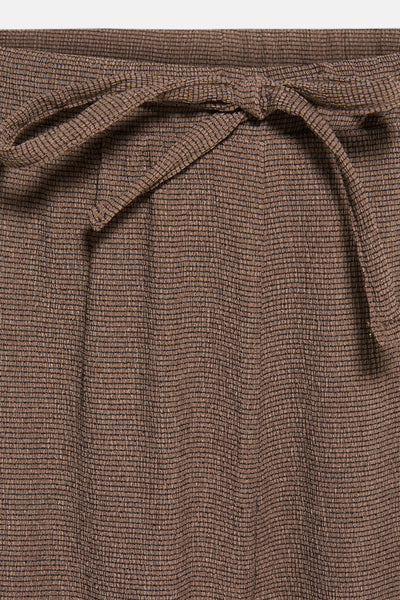 Pantalon beige texturé by JDY, avec cordon de serrage noué à la taille.