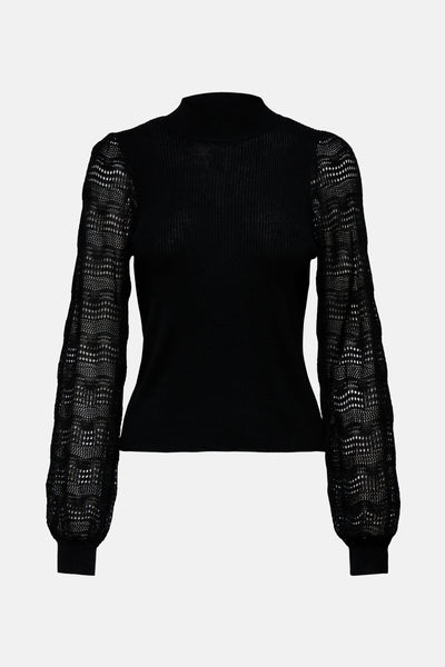 Pull noir tricoté de ONLY, avec manches longues bouffantes en dentelle ajourée.