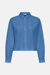 Blauwe blouse met lange mouwen van JDY, versierd met kleine glinsterende strassteentjes, korte pasvorm en knoopsluiting.
