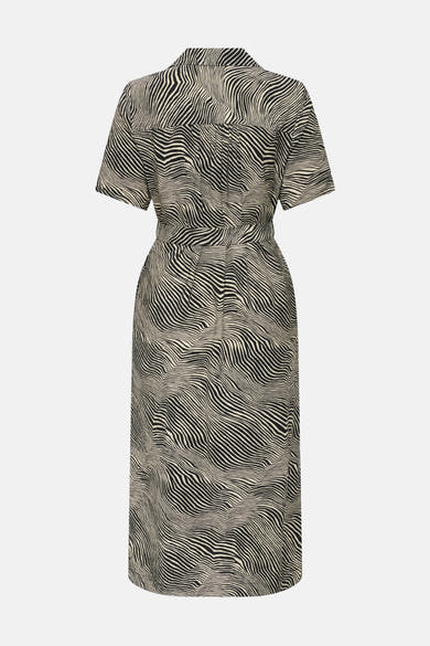 Robe à manches courtes multicolore de JDY avec motif zébré ondulé, longueur midi et ceinture à la taille.