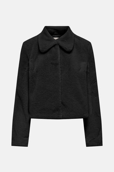 Veste courte noire de JDY en fausse fourrure avec un col rond.