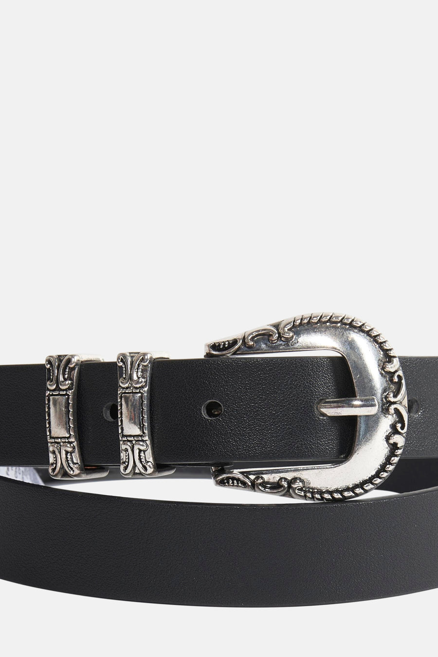 ONLY® zwarte riem met decoratieve zilverkleurige metalen gesp en riemlussen.