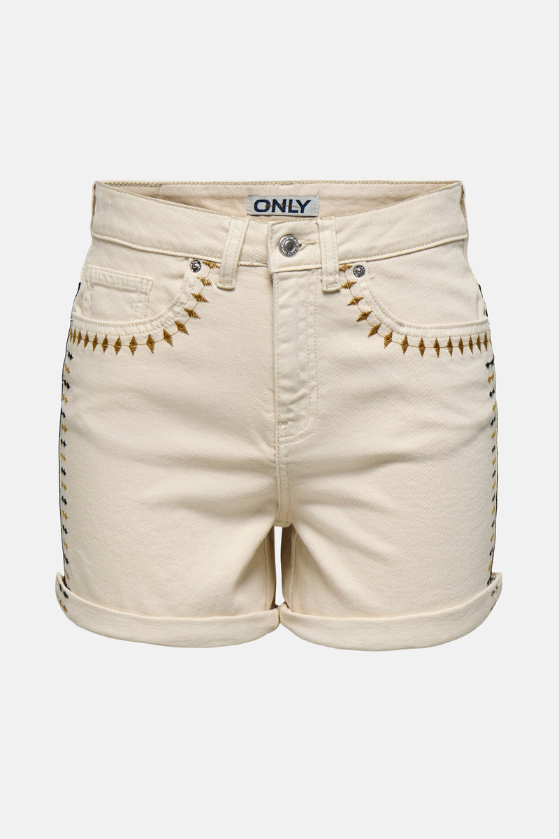 Short beige de ONLY, orné de broderies décoratives sur les poches et les côtés.