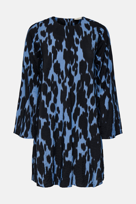 Blauwe jurk met lange mouwen van JDY, met een all-over zwart abstract patroon.