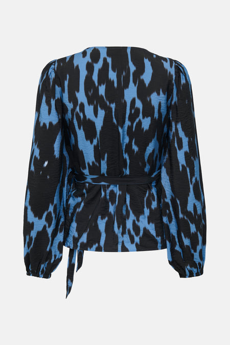 Blouse met lange mouwen in het blauw van JDY, met zwarte slangenprint en strikceintuur.