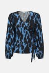 Blouse met lange mouwen in het blauw van JDY met zwart dierenprint en wikkelmodel.