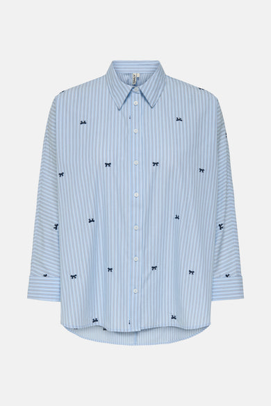 Blauw gestreept overhemd met lange mouwen van ONLY®, met geborduurde vlinderdassen.