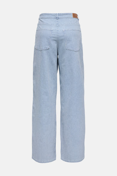 Pantalon en jean rayé bleu clair de ONLY®, coupe large, à fines rayures verticales, vu de dos.