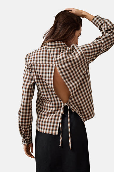 Beige geruite blouse met lange mouwen van ONLY®, open rug met trekkoord.