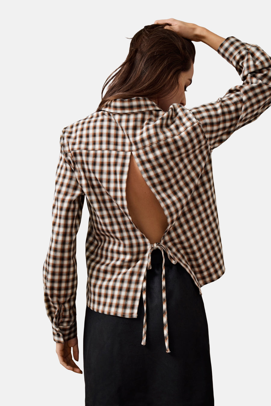 Beige geruite blouse met lange mouwen van ONLY®, open rug met trekkoord.