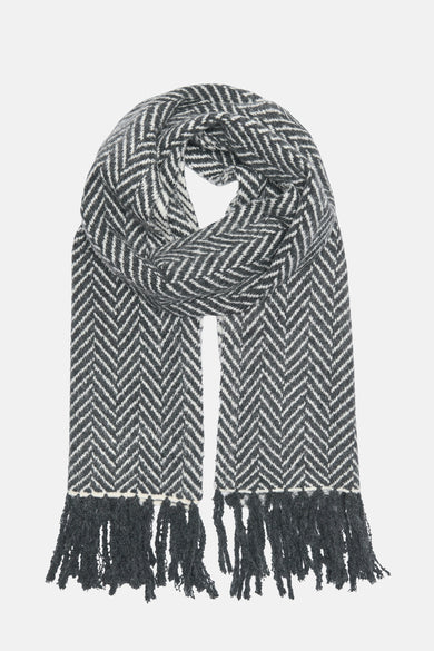 Grijze chevron sjaal van JDY, met grijze franjes aan elk uiteinde.
