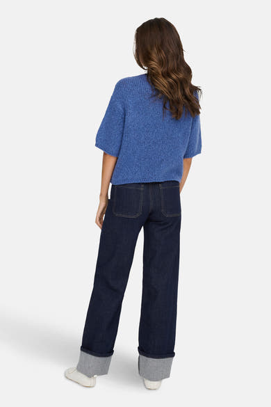 JDY donkerblauwe wijde jeans, met omgeslagen zomen en vierkante achterzakken.