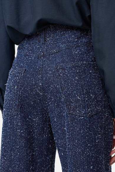Gekleurde blauwe jeans van JDY, met gespikkeld textuur en zichtbare achterzakken.