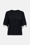 Zwart T-shirt van ONLY met macramé franjedetails op de korte mouwen.