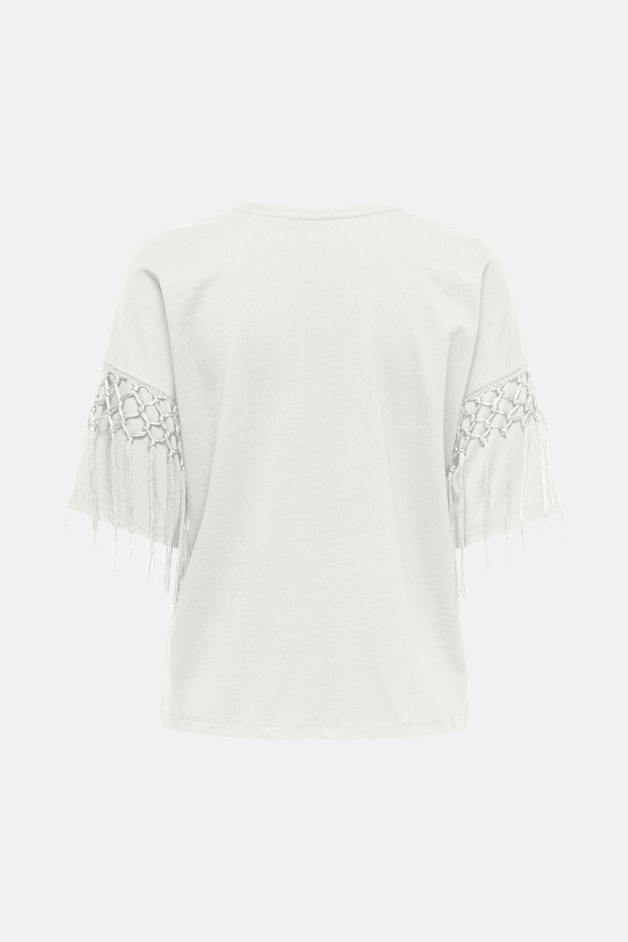 T-shirt blanc de ONLY avec manches ornées de détails en macramé et franges, vue arrière.