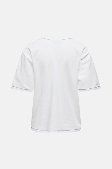 T-shirt blanc à manches courtes de JDY avec coutures apparentes contrastées bleu foncé, vue de dos.
