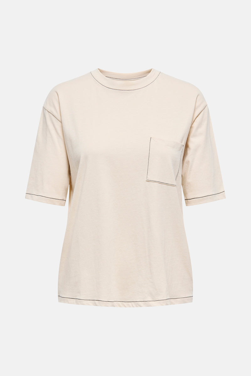 Ecru T-shirt met korte mouwen van JDY, met zichtbare zwarte stiksels op de kraag, mouwen en zoom.