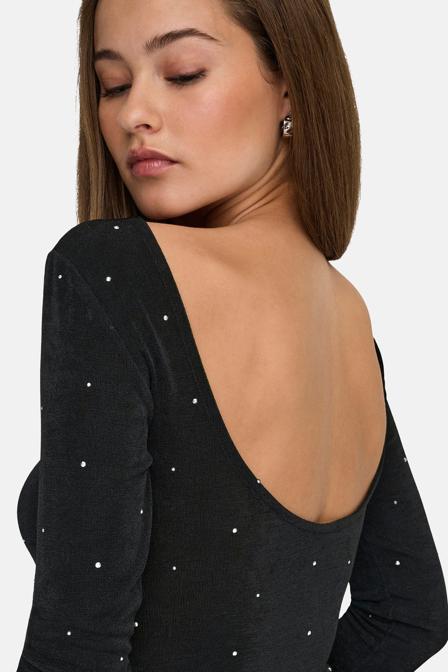 Zwart T-shirt met lange mouwen van JDY, versierd met kleine strass-steentjes, met een lage halslijn aan de achterkant.