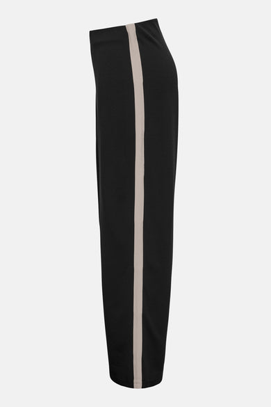 Jogging noir de JDY avec bande verticale beige sur le côté.