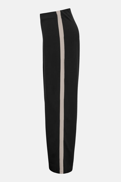Jogging noir de JDY avec bande verticale beige sur le côté.