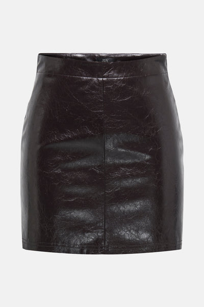 Jupe courte marron en similicuir de JDY, avec une texture brillante et un design simple.
