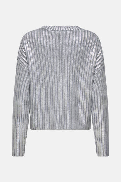 Pull argenté à col rond de ONLY, avec une texture côtelée et des manches longues.
