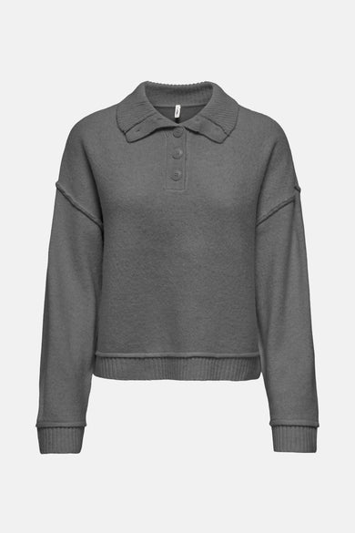 Pull gris en maille de ONLY, avec col polo boutonné et finitions côtelées.