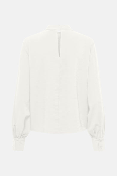 Blouse blanche à manches longues de JDY, avec une texture subtile et une encolure montante.