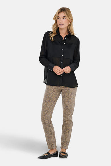 Zwarte blouse met lange mouwen van ONLY, met een doorschijnend effect en witte knopen.