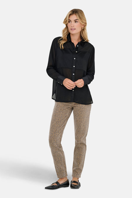 Zwarte blouse met lange mouwen van ONLY, met een doorschijnend effect en witte knopen.