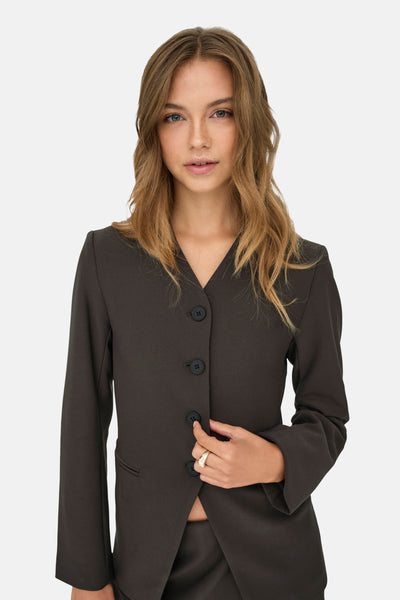 Bruine blazer van ONLY, met een knoopsluiting en lange mouwen.