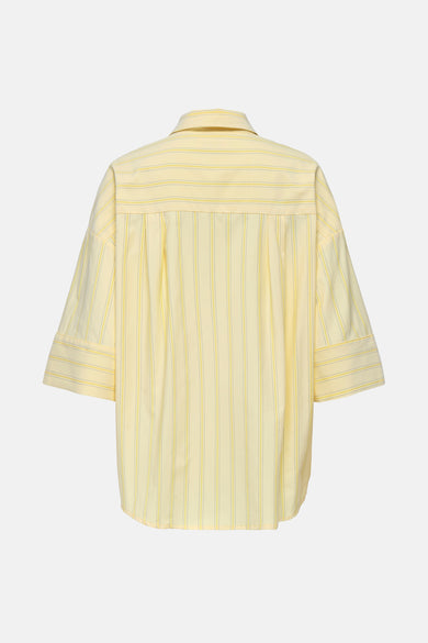 Gele gestreepte blouse met fijne strepen van JDY, met driekwartmouwen en een losse pasvorm, achterzicht.