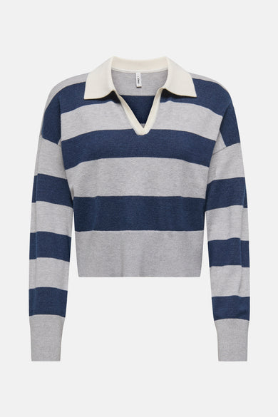 Pull rayé bleu et gris par ONLY, avec col polo blanc et coupe courte.
