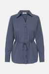 Blauwe gestreepte blouse van JDY, met trekkoord in de taille en lange knoopmouwen.