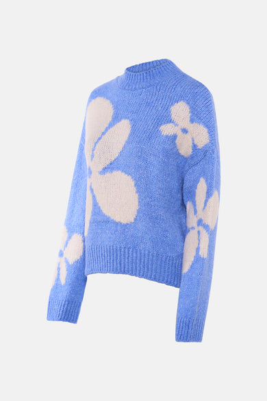 Blauwe coltrui van JDY met wit bloemenpatroon en gebreide textuur.