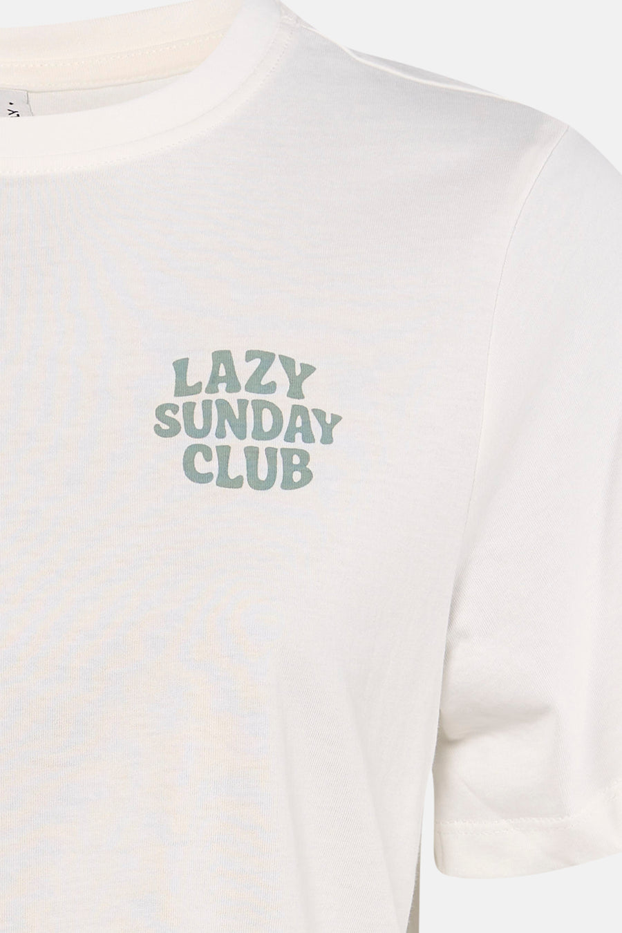 Wit T-shirt met korte mouwen van ONLY®, met "Lazy Sunday Club" print op de voorkant.