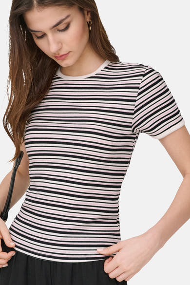 JDY meerkleurig T-shirt met korte mouwen en roze, zwarte en witte strepen.