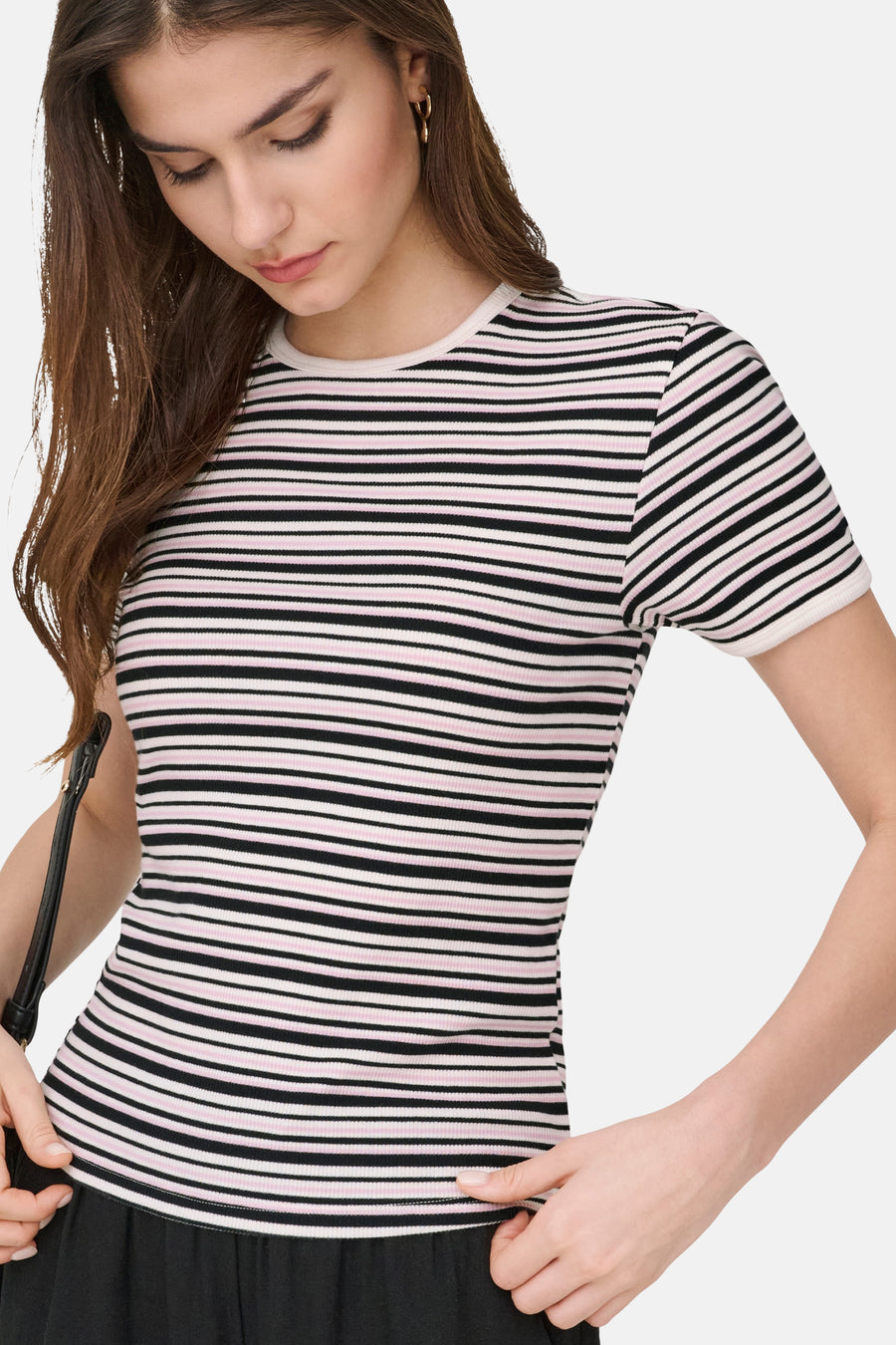 JDY meerkleurig T-shirt met korte mouwen en roze, zwarte en witte strepen.