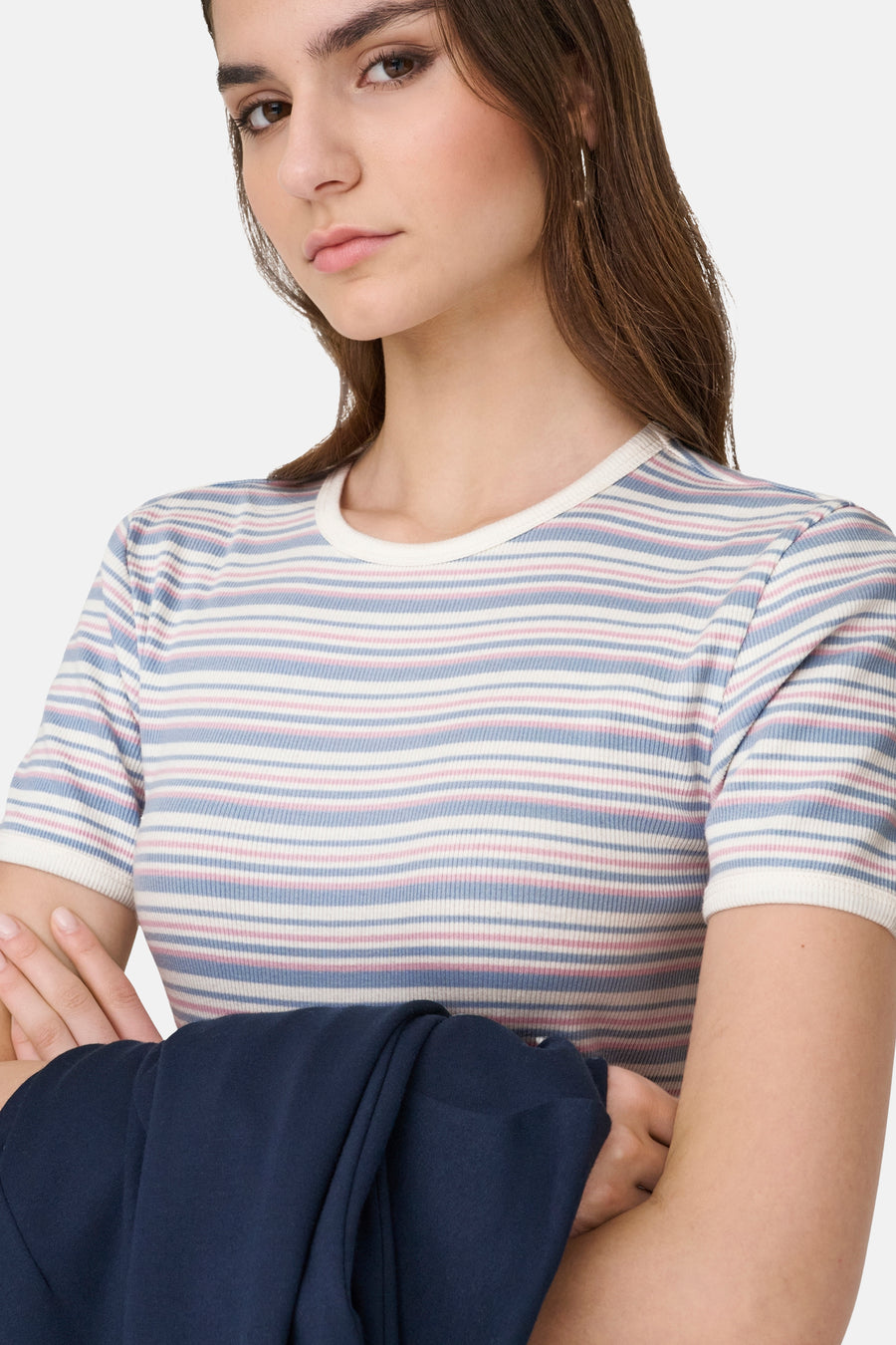 JDY meerkleurig T-shirt met korte mouwen, blauwe, roze en witte horizontale strepen, geribde stof.
