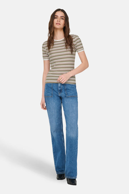 T-shirt à manches courtes multicolore de JDY, à rayures horizontales avec un jean taille haute.